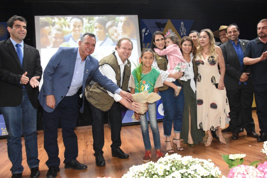 Pátria-Amada-Mirim-Mauro-Carlesse-lançou-o-Programa-Pátria-Amada-Mirim-23-1024x683 Programa Pátria Amada Mirim irá beneficiar 25 mil estudantes tocantinenses, aponta governador Carlesse