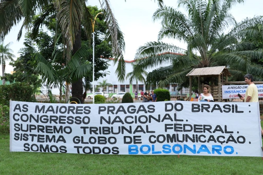 Manifestação-1-1024x682 Grupo de apoiadores do presidente Jair Bolsonaro promove manifestação em Gurupi