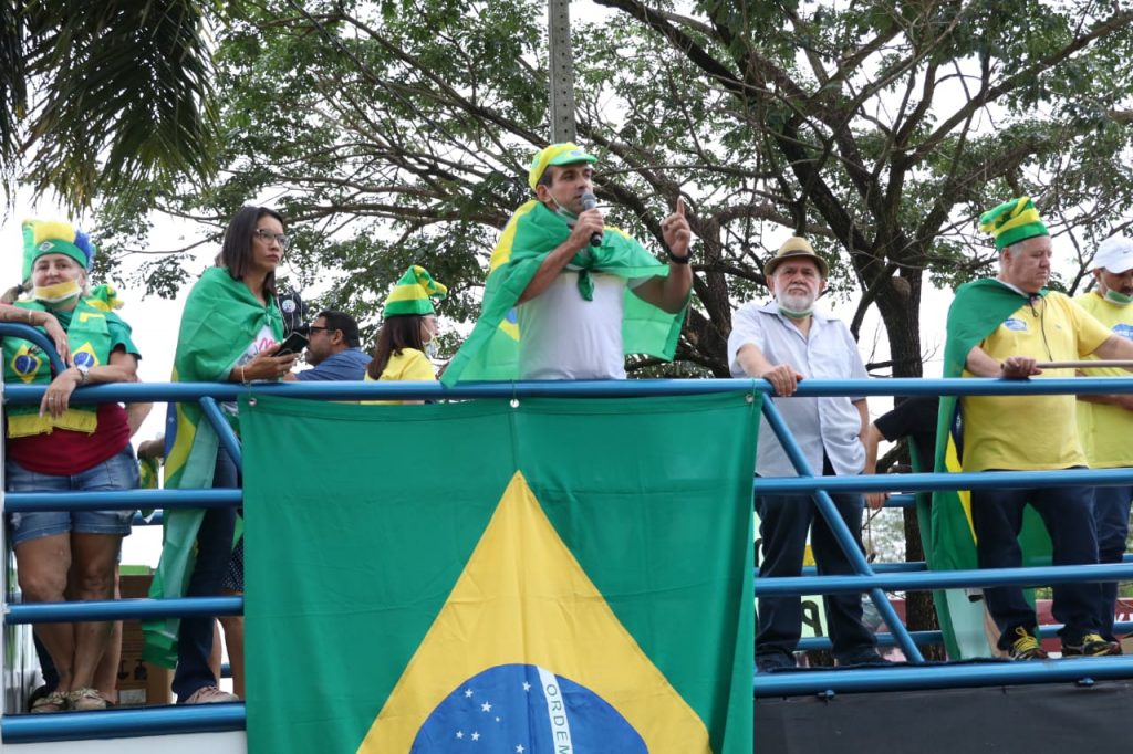 Manifestação-4-1024x682 Grupo de apoiadores do presidente Jair Bolsonaro promove manifestação em Gurupi