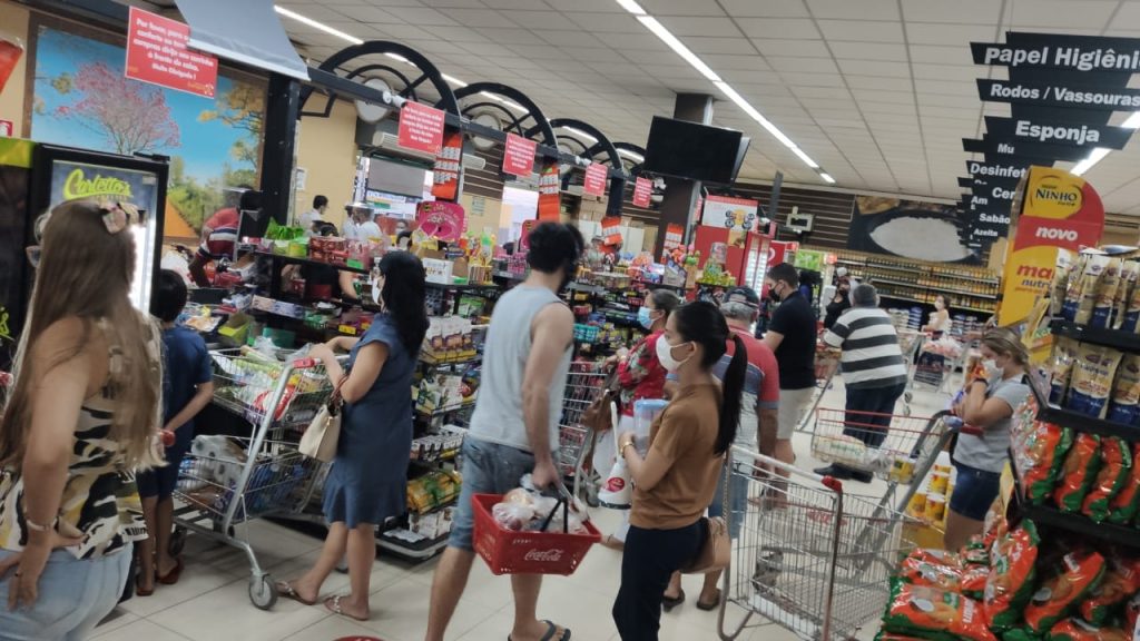 Fila-Supermercados-1024x576 No dia da vigência de novo Decreto filas e aglomerações continuam em frente a bancos e dentro de supermercados de Gurupi