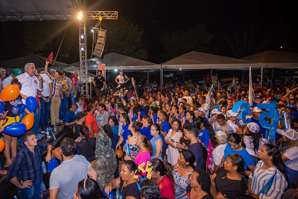 Laurez-Uniao-pelo-tocantins-2-1024x683 Líderes da chapa “União pelo Tocantins” reúne milhares de apoiadores em Araguatins