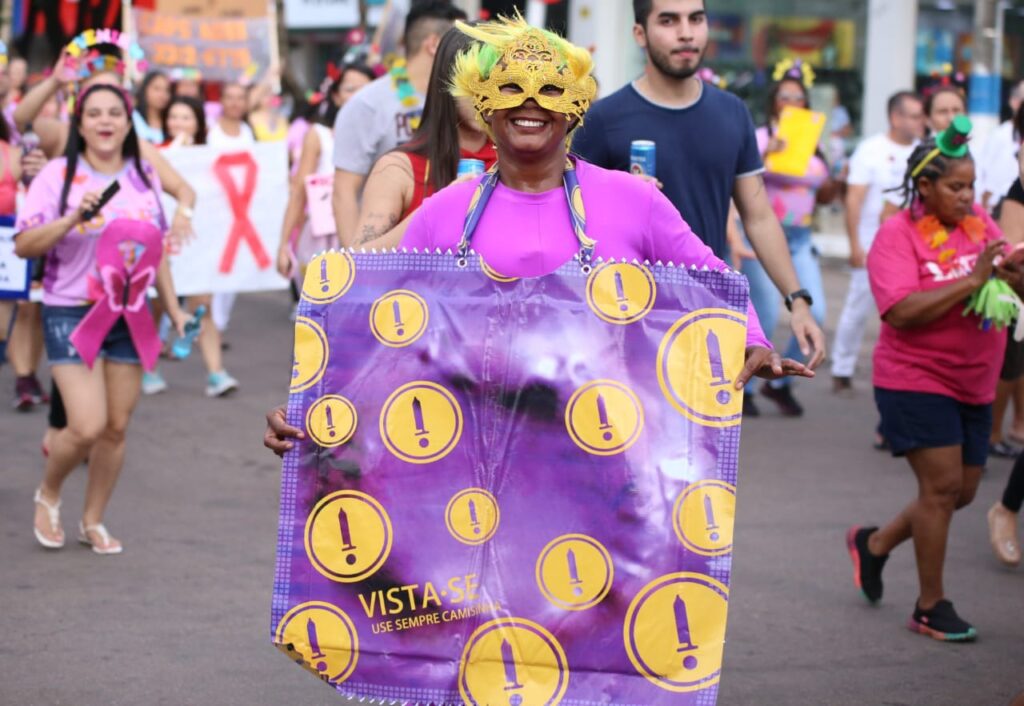 IMG-20230217-WA0064-1024x706 Prefeita Josi Nunes mostra entusiasmo na abertura do Carnaval no tradicional bloco da saúde 