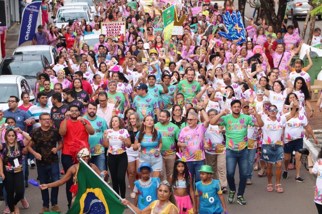 IMG-20230217-WA0090-1024x683 Prefeita Josi Nunes mostra entusiasmo na abertura do Carnaval no tradicional bloco da saúde 