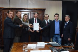 Ministro da Infraestrutura e Bancada do Tocantins assinam Ordem de Serviço da Ponte de Xambioá