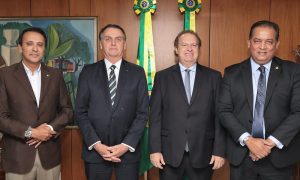 Presidente Bolsonaro confirma a governador Carlesse vinda a Palmas para assinatura de contratos com a Caixa no dia 28