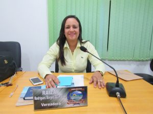 Vereadora Raíza Guimarães sai em defesa do Legislativo de Lagoa da Confusão