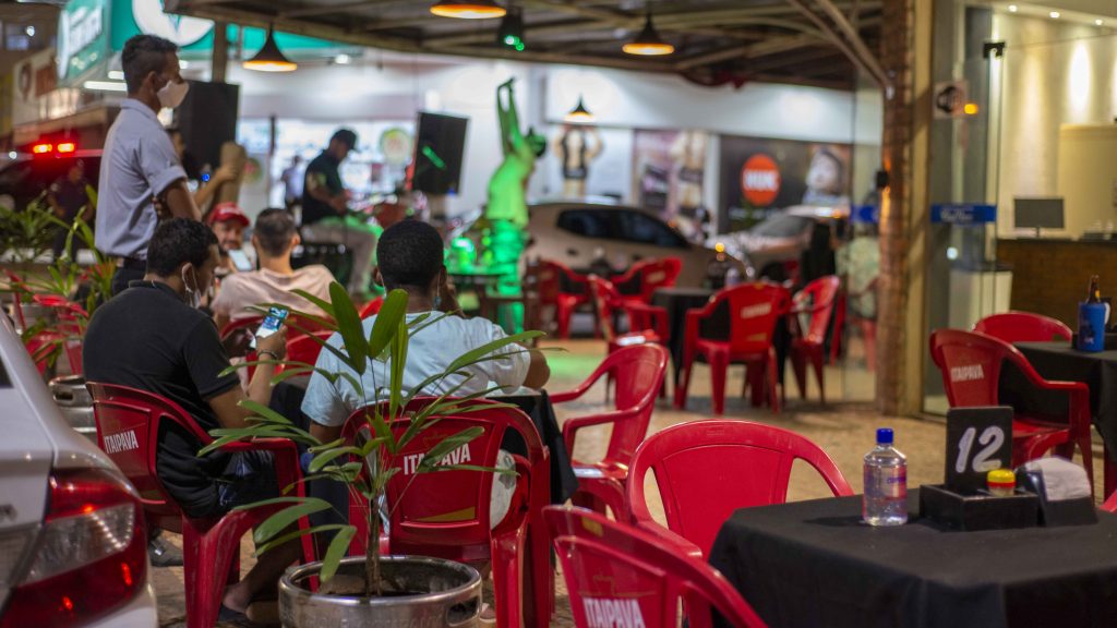 “Se o quadro mudar, não tenham dúvida: fechamos tudo de novo”, ameaça Cinthia Ribeiro após reabertura do comércio em Palmas