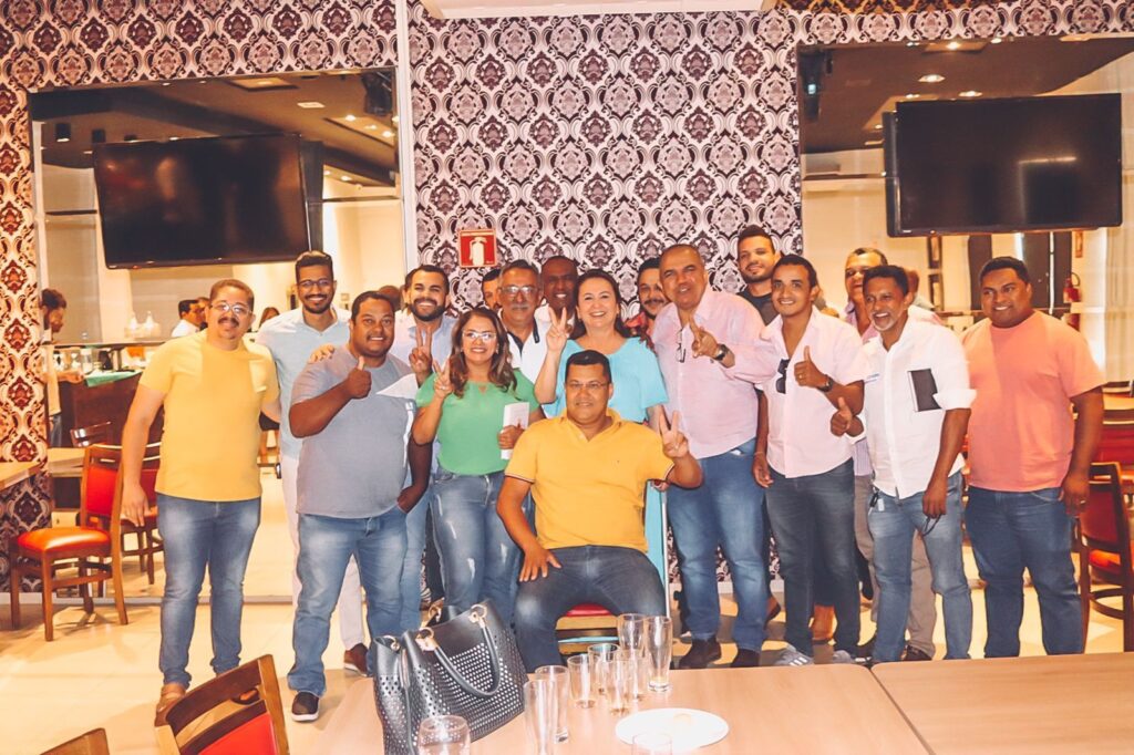 Dez prefeitos do Bico do Papagaio se reúnem com senadora Kátia para definir estratégias das eleições