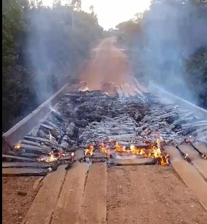 Captura-de-tela-2023-11-23-104520 Moradores do Jalapão reclamam de ponte incendiada há um mês: "Estamos sendo prejudicados"