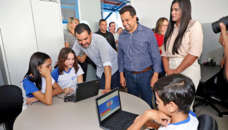 Escolas-F1-Gov-Wanderlei-Barbosa-durante-entrega-obras-na-Escola-Estadual-em-Araguaina-Esequias-Araujo-450x257 Atitude TO