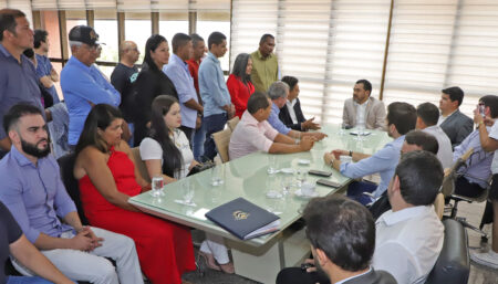 Mato-Grosso-F1-Gov-Wanderlei-Barbosa-recebe-prefeitos-vereadores-municipios-regiao-Baixo-Araguaia-MT-solicitacao-parceira-SES-TO-foto_Esequias-Araujo-GovTO-450x257 Atitude TO