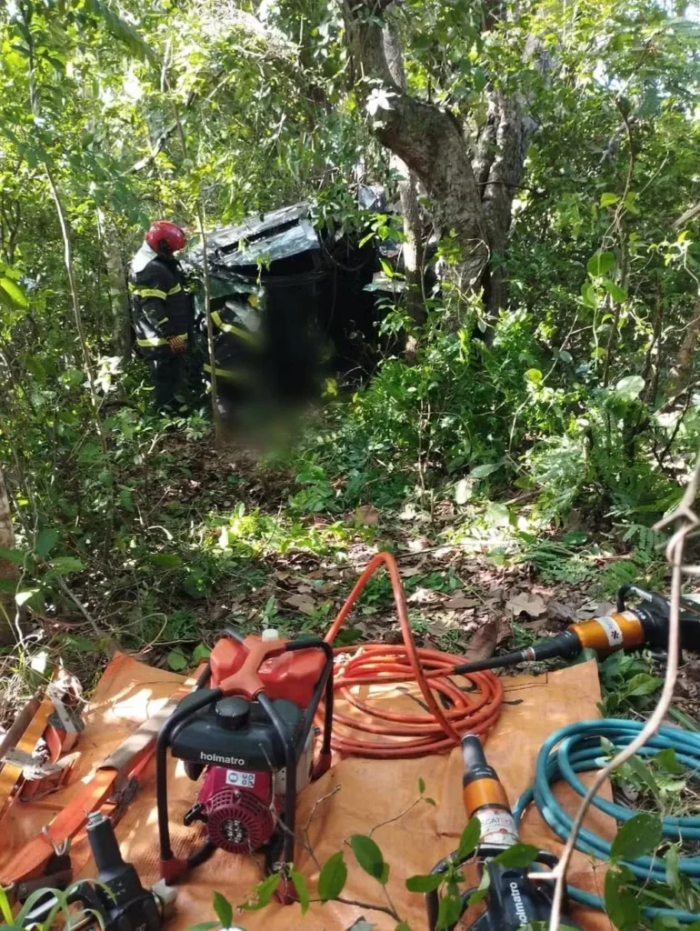whatsapp-image-2024-01-18-at-11.32.44-770x1024 Motorista morre após bater carro em árvore na BR-153 em Nova Rosalândia