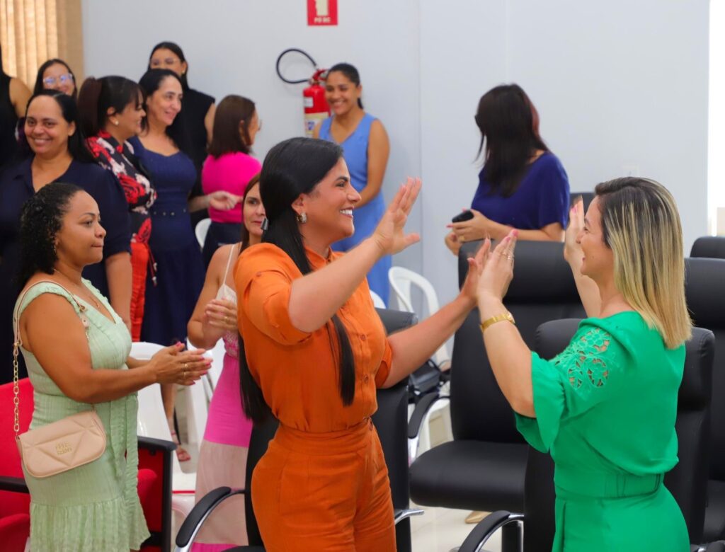 aa028e8c-5161-4ffc-83fa-15200f1188e2-1024x780 Primeira-dama Karynne Sotero participa de encontro com mais de 200 mulheres em Itapiratins