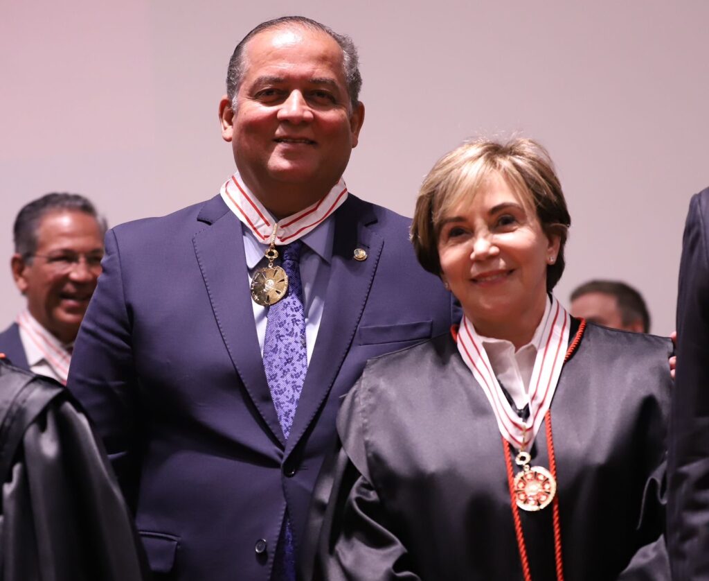 9582555a-02fe-4dd4-9486-946a1f3b4fc1-1024x838 Senador Eduardo Gomes (PL/TO) recebe “Medalha do Mérito Eleitoral TRE-DF