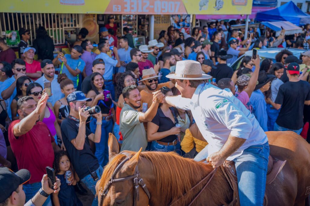 WhatsApp-Image-2024-04-29-at-09.46.35-1024x682 Deputado Eduardo Fortes recebe carinho da população durante a Cavalgada de Gurupi