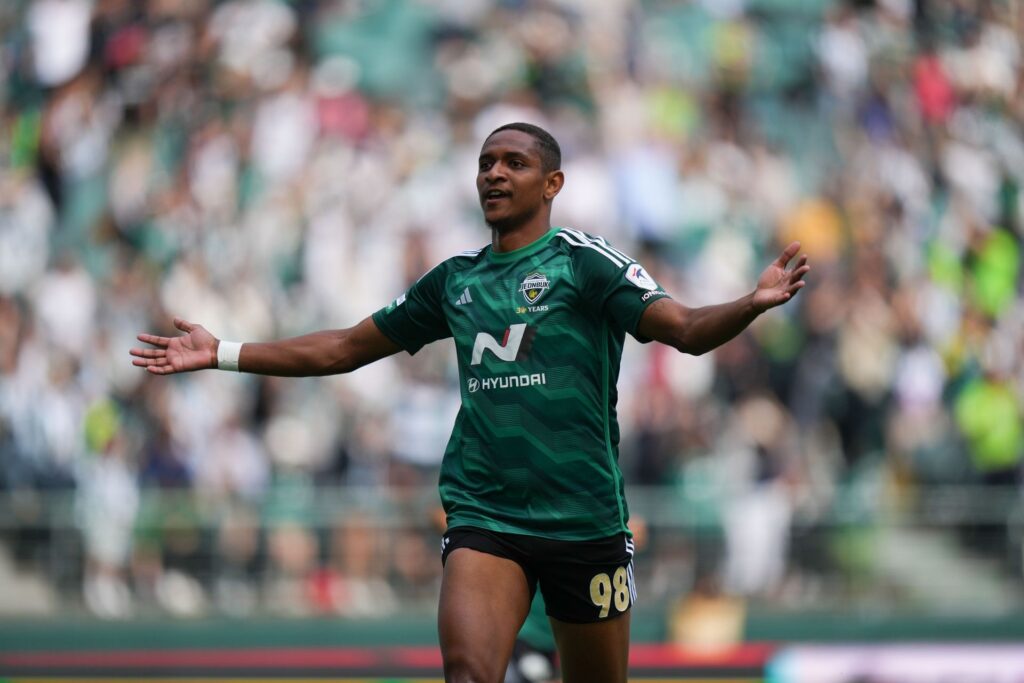 atacante-Hernandes-foto-01-1024x683 Com média de um gol por jogo, atacante tocantinense comemora retorno após lesão: “Muito feliz”