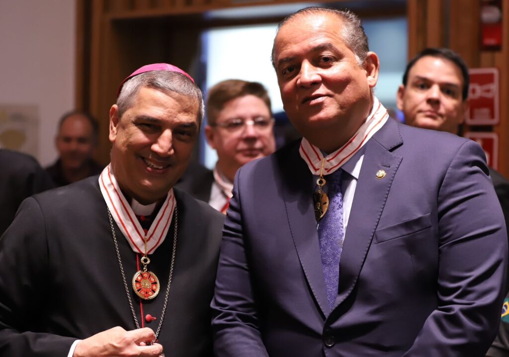 c1597201-143a-445f-90df-f9ae7a9614d7-1024x719 Senador Eduardo Gomes (PL/TO) recebe “Medalha do Mérito Eleitoral TRE-DF