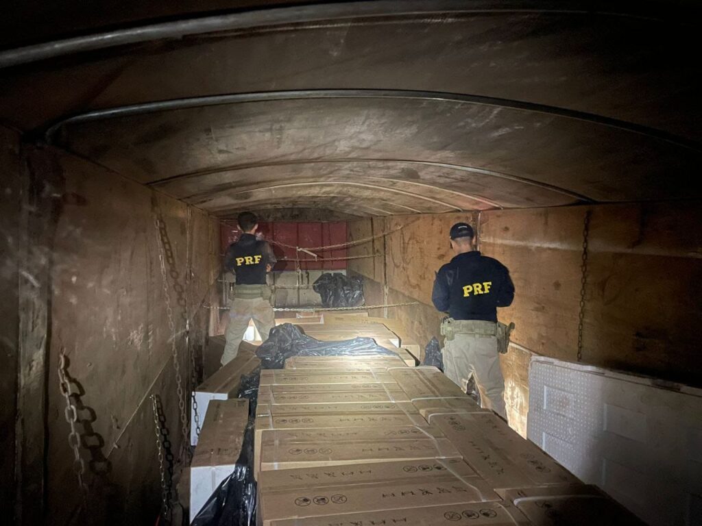 WhatsApp-Image-2024-06-25-at-12.33.57-1024x768 Após perseguição, PRF recupera caminhão e carga roubados no Tocantins