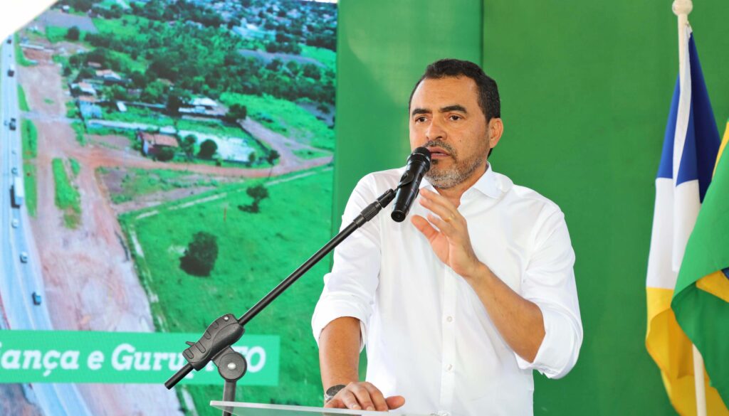 F2-Governador-Wanderlei-Barbosa-destacou-a-importancia-das-rodovias-para-o-desenvolvimento-do-Estado-e-para-o-escoamento-da-producao-do-Tocantins-foto-Adilvan-Noguei-1024x585 Governador Wanderlei Barbosa e ministro Renan Filho inauguram primeira etapa da duplicação da BR-153, em Gurupi