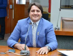 Eduardo Fortes garante os direitos dos professores da rede municipal de ensino