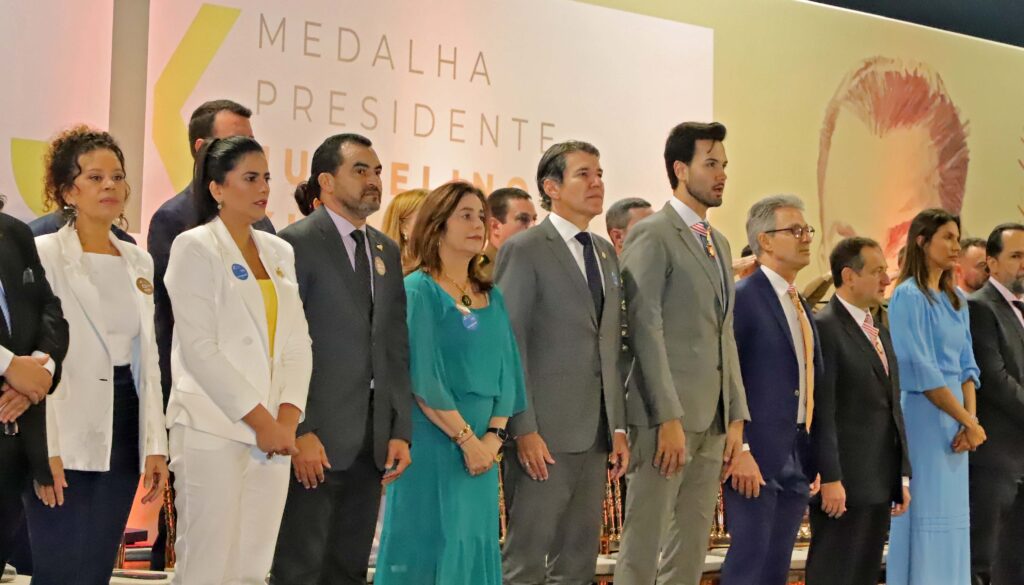 Medalha-JK-F2-Honraria-que-leva-o-nome-do-Presidente-Juscelino-Kubitschek-premia-personalidades-e-entidades-que-prestam-servicos-relevantes-a-sociedade-brasileira-Foto-Antoni-1024x585 Governador Wanderlei Barbosa recebe Medalha JK do Governo de Minas Gerais por sua contribuição ao país