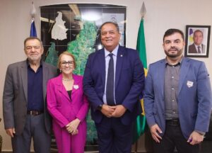 Em Brasília, senador Eduardo Gomes recebe prefeitos eleitos e reeleitos e discute parcerias