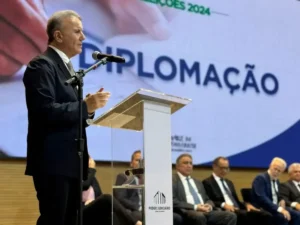 Eduardo Siqueira Campos é diplomado prefeito de Palmas