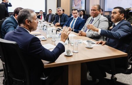 Governador Wanderlei Barbosa discute permanência da ferrovia Leste-Oeste com ministro dos Transportes