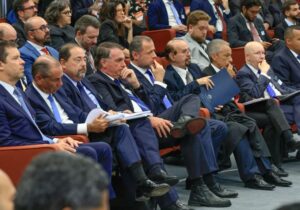 STF retoma julgamento que pode tornar réus Bolsonaro e aliados