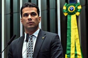 Senador Irajá denuncia crise fiscal e censura à imprensa no Tocantins