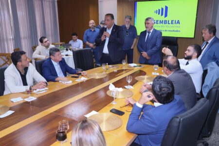 Senador Eduardo Gomes visita Aleto e reforça laços com deputados