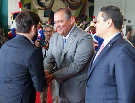 Vice-presidente do Senado, Eduardo Gomes participa de recepção oficial ao presidente do Chile no Congresso Nacional