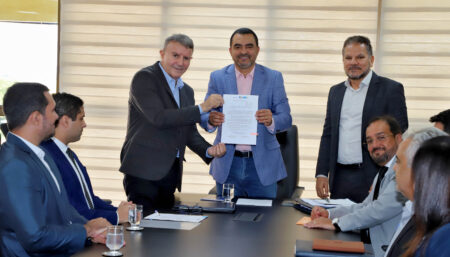 Governador Wanderlei Barbosa e prefeito Eduardo Siqueira formalizam devolução do Estádio Nilton Santos para o Estado