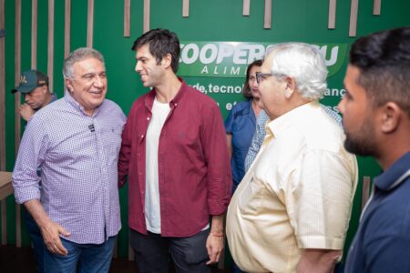 Laurez Moreira percorre estandes da ExpoGurupi, posa ao lado de Caio Coppolla e fala sobre impacto da feira no desenvolvimento regional