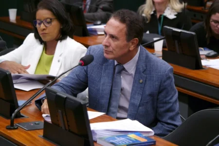 Dep. Carlos Gaguim lança projeto que apoia mulheres vítimas de violência com emprego e qualificação