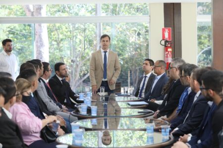 Em reunião com secretariado, prefeito em exercício de Palmas, Pastor Carlos Velozo, reafirma continuidade da gestão