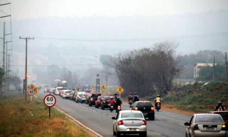 Detran/TO explica o que fazer ao se deparar com fumaça na pista e destaca as penalidades por ações humanas como multas e penas de até seis anos de reclusão