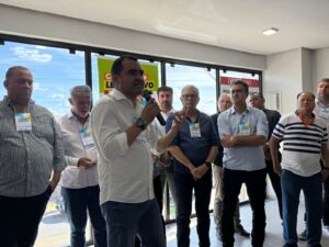 Governador Wanderlei, senador Eduardo Gomes e Amélio Cayres prestigiam evento da Asscam com mais de 200 vereadores em Dianópolis