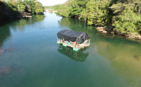 No sudeste, PM apreende balsa garimpeira e autua cinco pessoas por extração ilegal de ouro