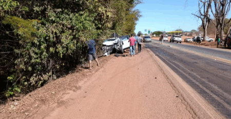 Tragédia: Seis pessoas morrem após batida entre carro e carreta na BR-153