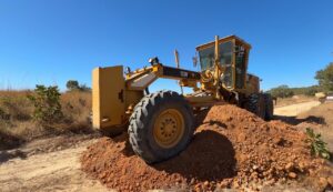 Prefeitura de Cariri fazendo história com mais de 300 quilômetros de estradas recuperadas