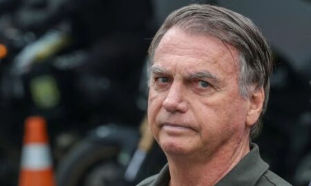 Moraes cita “eventual tentativa de fuga” de Bolsonaro para decretar prisão preventiva