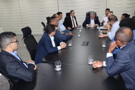 Com a presença do deputado Gutierres, governador Laurez atende Comitiva de Dianópolis e sinaliza novas parcerias com o Sudeste