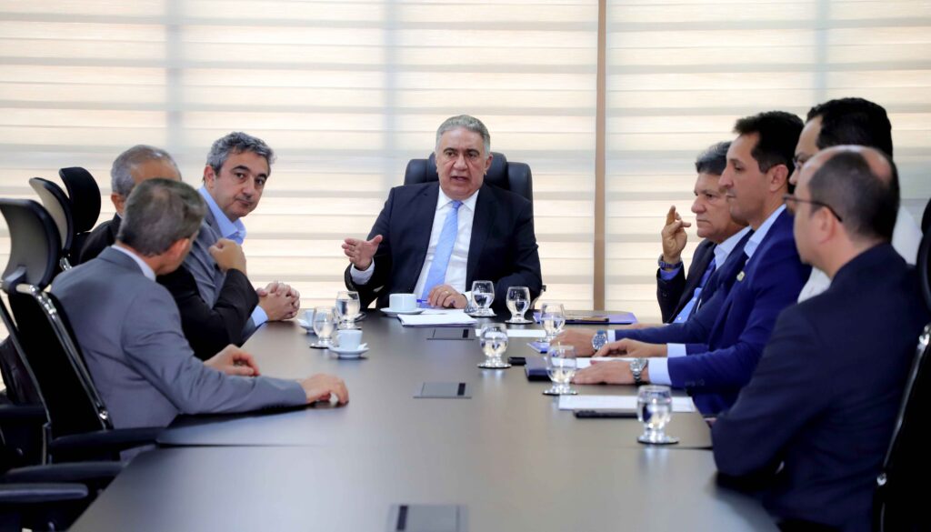 Governador Laurez Moreira debate projetos de irrigação da região sudoeste do Tocantins