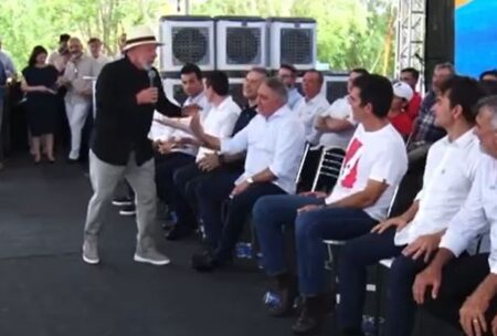 Bem-humorado: Lula sinaliza aproximação com Laurez Moreira e manda recado ao agronegócio durante inauguração de ponte em Xambioá