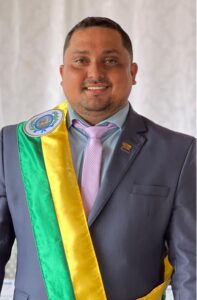 Prefeito do Tocantins é suspeito de nomear sobrinha com ensino médio incompleto para cargo de secretária do município