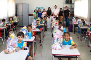 Prefeitura de Cariri inicia ano letivo com entrega de kits escolares e reabre consultório odontológico em escola municipal