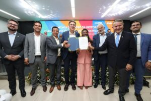 Com a presença de ministro, MEC empossa reitora da Universidade Federal do Tocantins