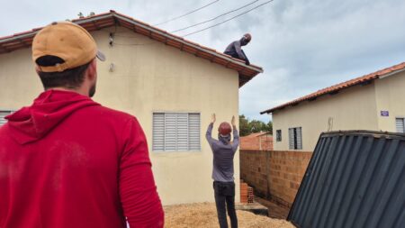 Prefeitura de Palmas realiza repasse de R$ 1.750 às famílias do Jardim Taquari atingidas pelo vendaval