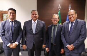 Senador Eduardo Gomes debate expansão da conectividade e recebe convite para o maior congresso de tecnologia do mundo